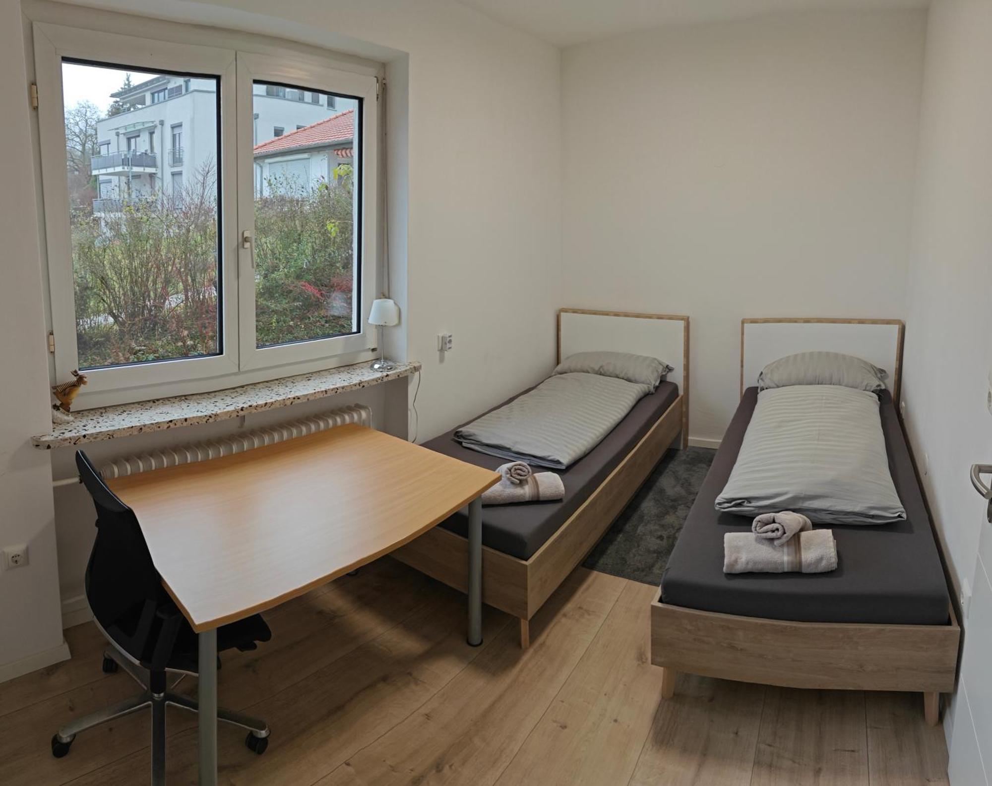 Ferienwohnung "Sorgenfrei" In Coburg ! - Im Eg Mit Privatparkplatz & Balkon エクステリア 写真